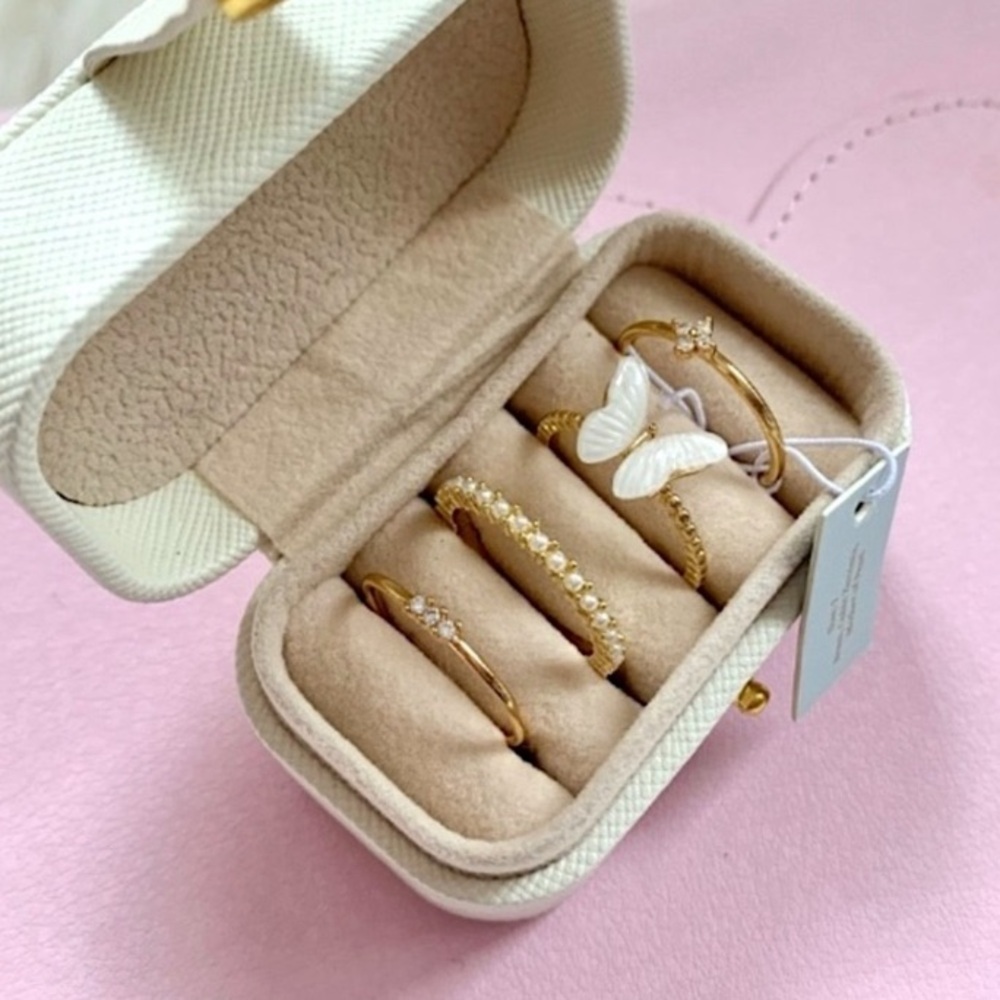 NWT La Meno Mother of Pearl Butterfly Gold Ring Set